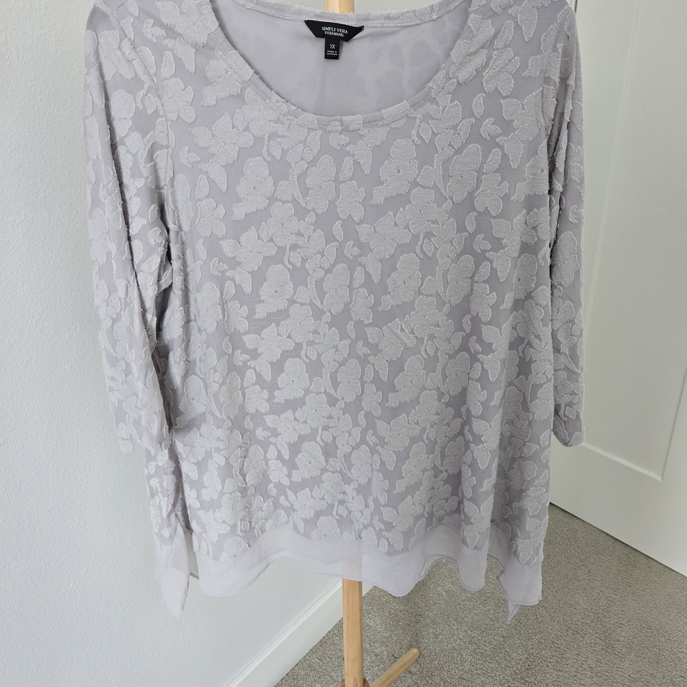 Simply Vera Vera Wang Light Gray Floral Blouse